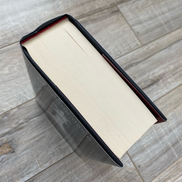 Book - Breaking Dawn - By Stephenie Meyer - Picture 3 of 4